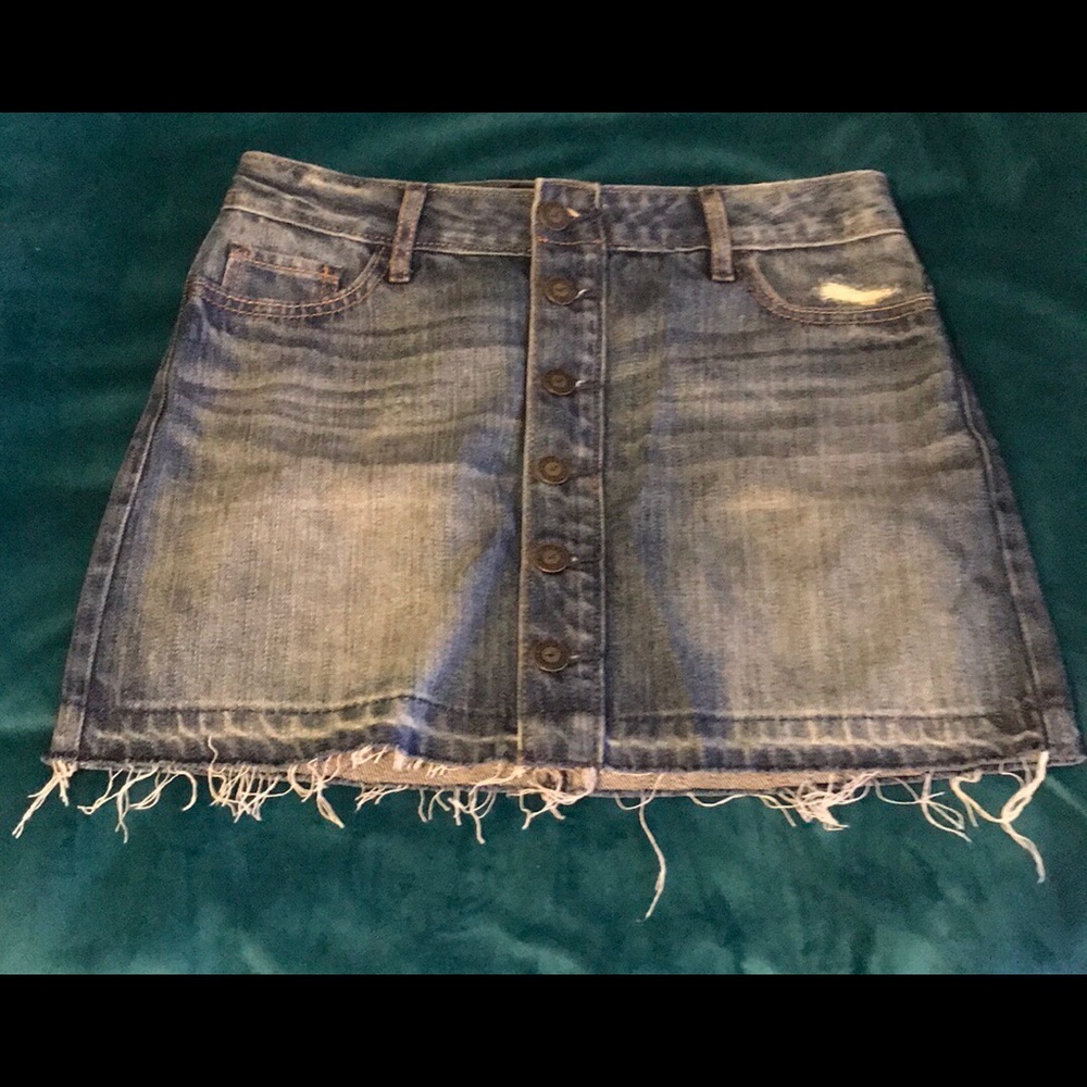 HOLLISTER JEAN MINI SKIRT